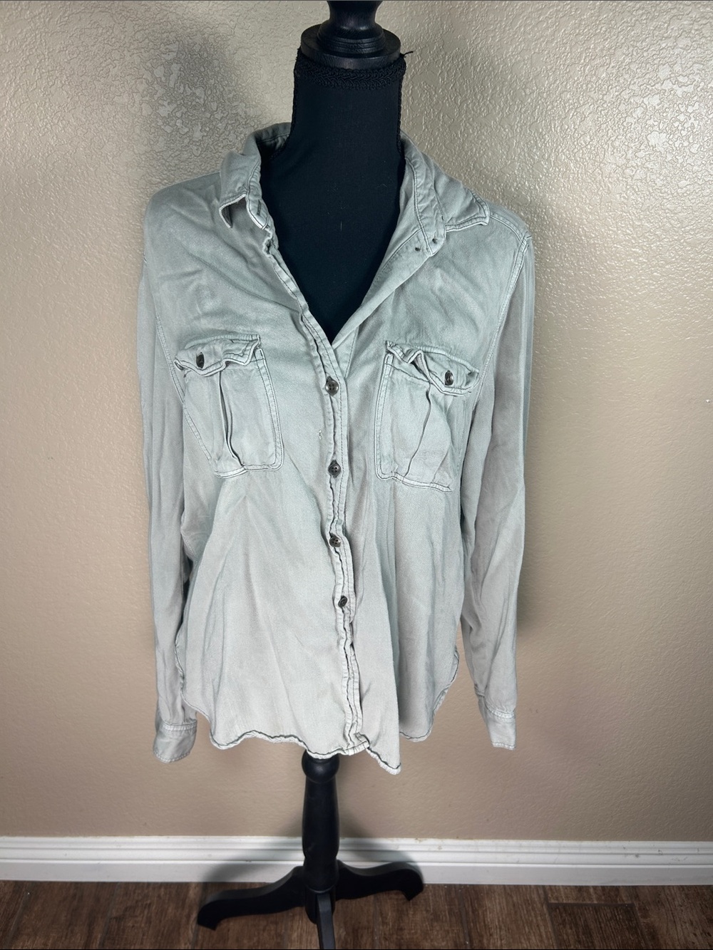 American Eagle Outfitters Boyfriend Fit Button Front Shirt Size L